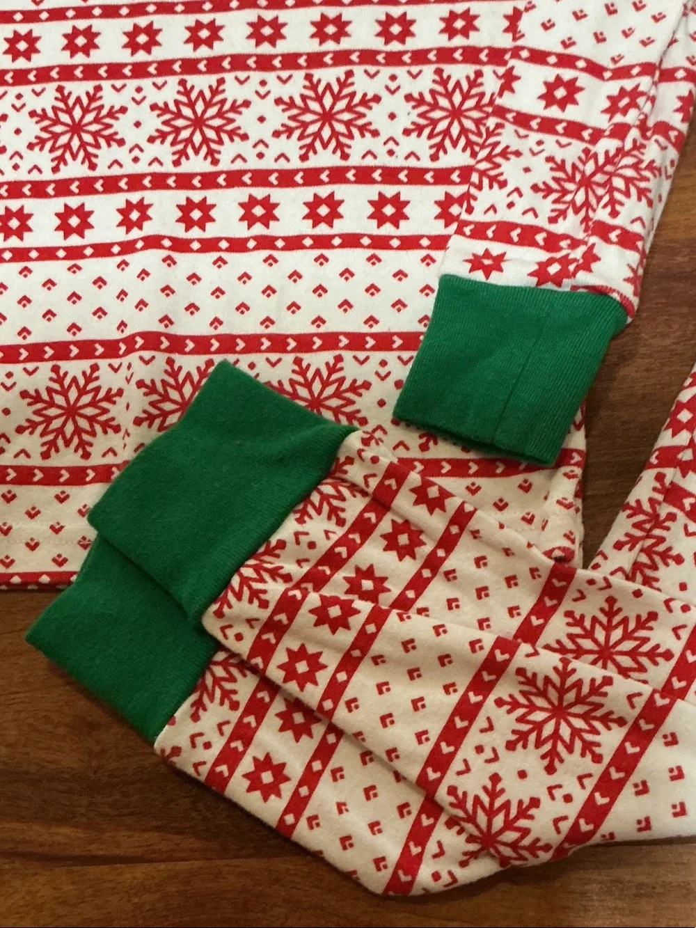 Kids Holiday Snowflake Pajama Set in Red and Green carters sz 3t great condition